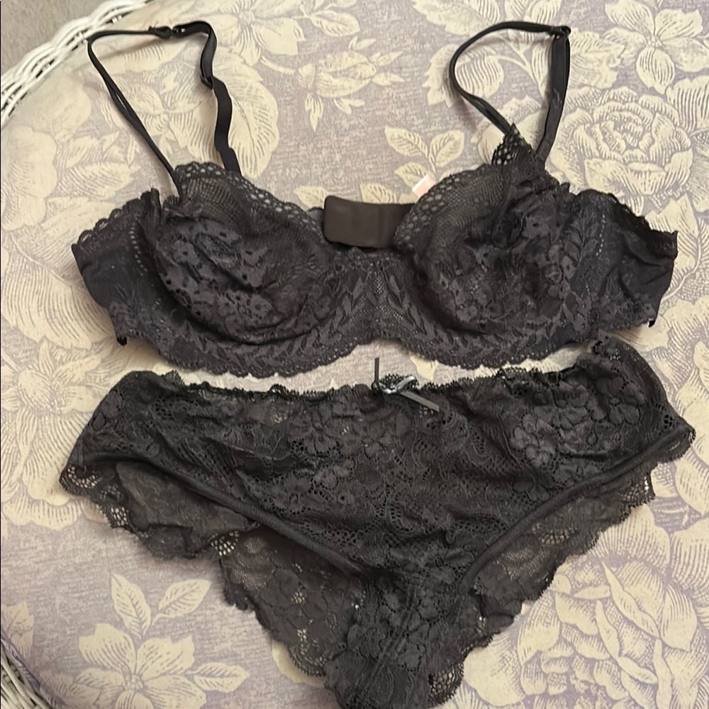 Victoria's Secret Black Lace Underwire Bra